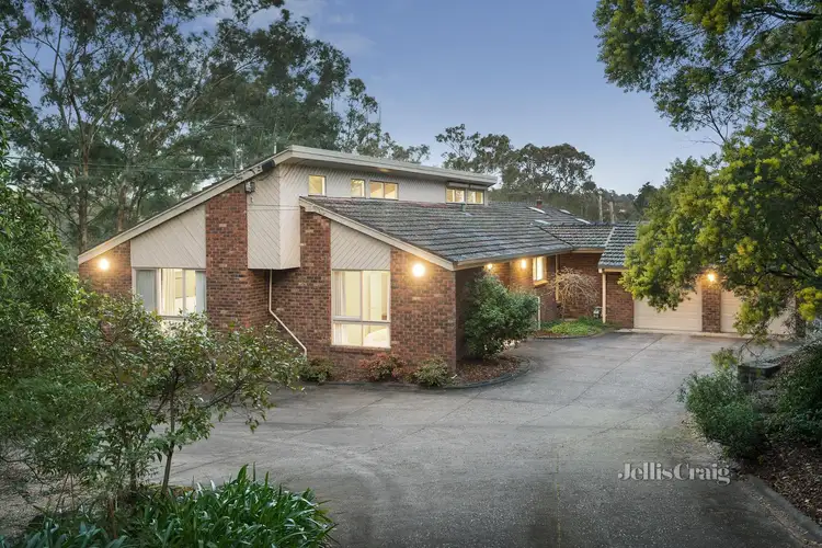 102 Scenic Crescent, Eltham North VIC 3095