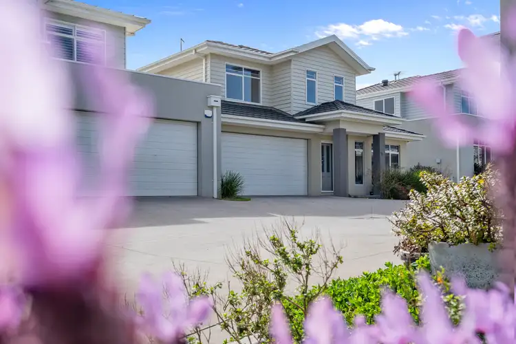 Main view of Homely townhouse listing, 18 Oakwood Court, Rosebud VIC 3939