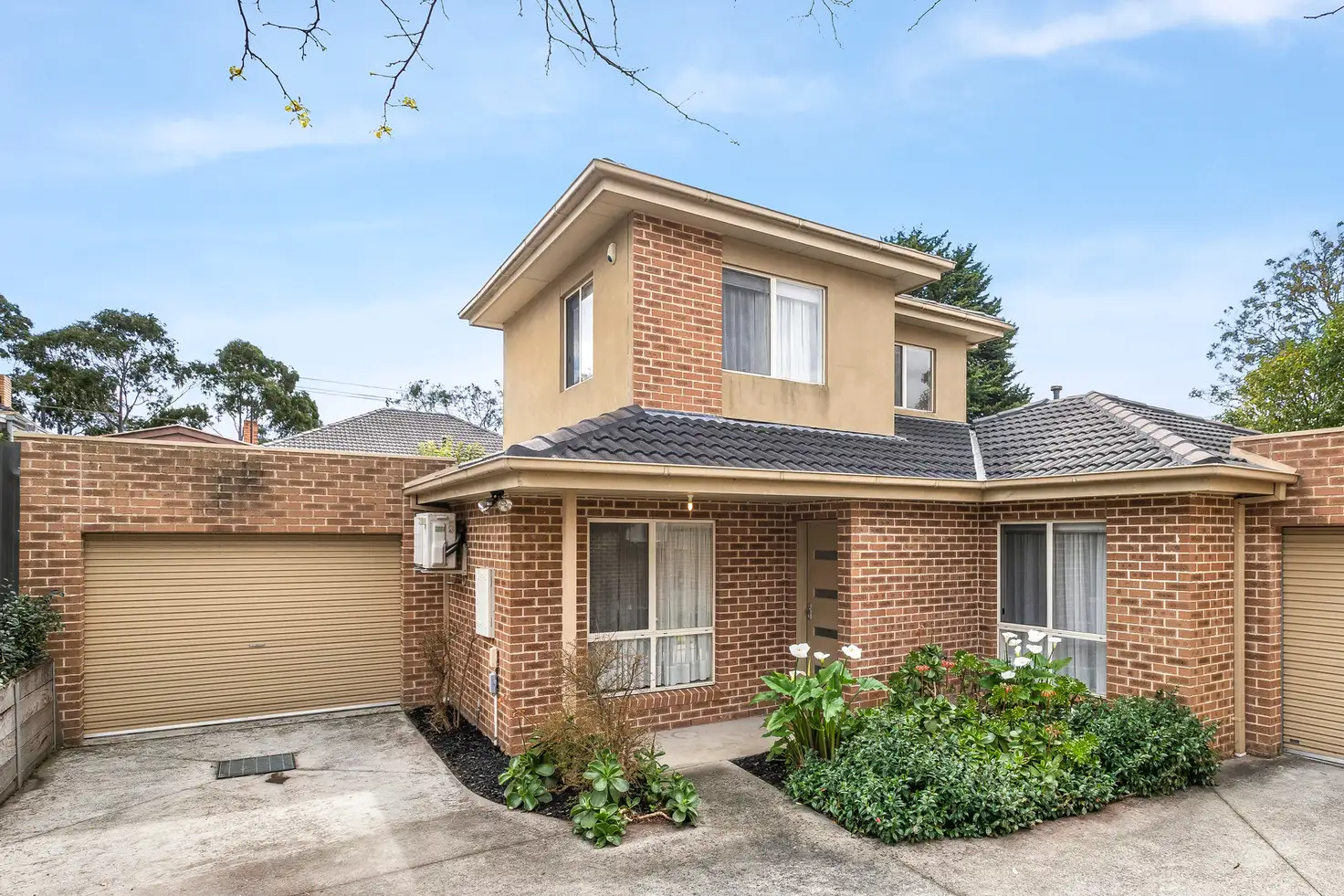 Main view of Homely townhouse listing, 2/33 Kincumber Drive, Glen Waverley VIC 3150