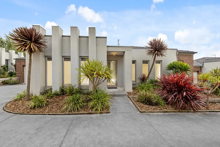 2/14 Shakespeare Avenue, Mount Helen VIC 3350