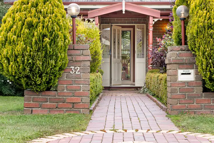 Second view of Homely house listing, 32 Robertson Drive, Alfredton VIC 3350