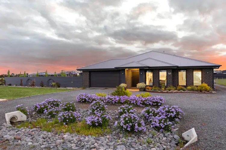 32 Furness Drive, Cardigan VIC 3352