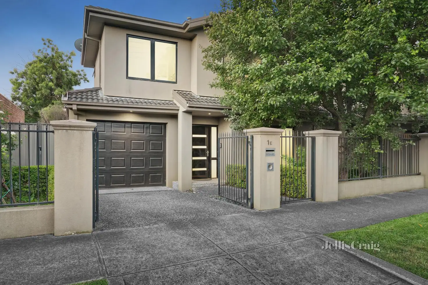Main view of Homely townhouse listing, 1E Tovan Akas Avenue, Bentleigh VIC 3204