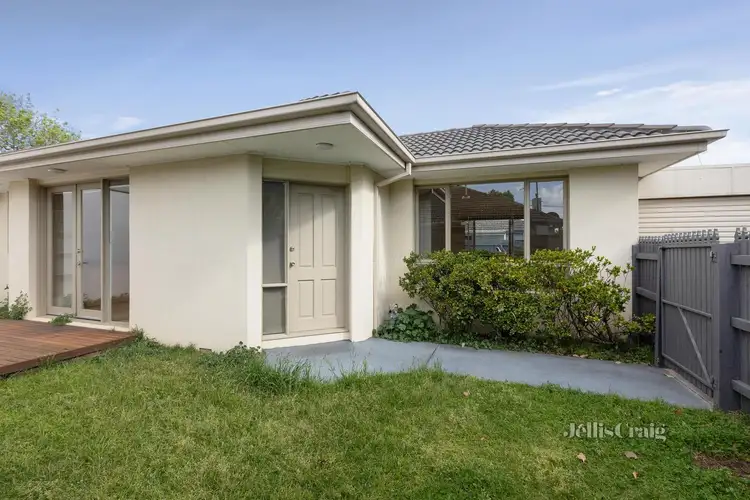 2/104 Parkmore Road, Bentleigh East VIC 3165