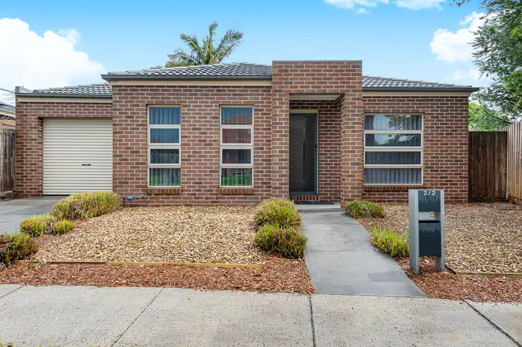 2/2 Lauraville Avenue, Werribee VIC 3030