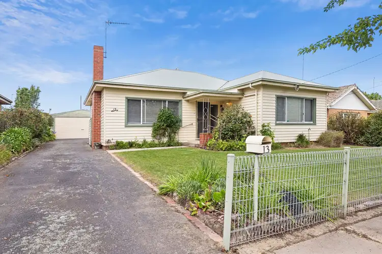 13 Orama Avenue, Wendouree VIC 3355
