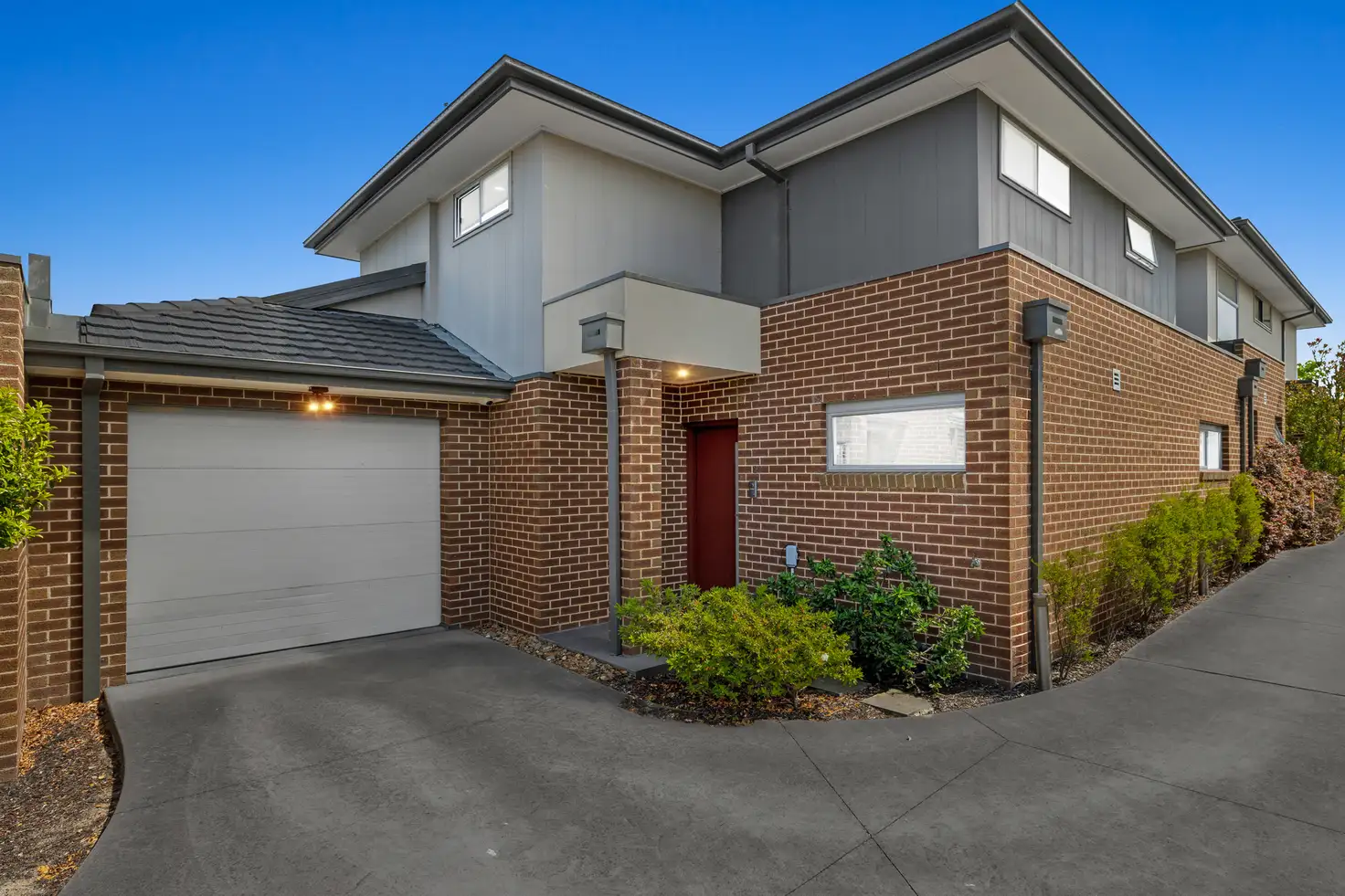 Main view of Homely townhouse listing, 2/24 Byron Street, Clayton South VIC 3169