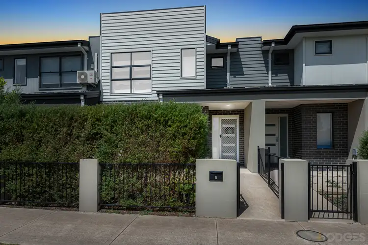 8 Fragrance Terrace, Manor Lakes VIC 3024
