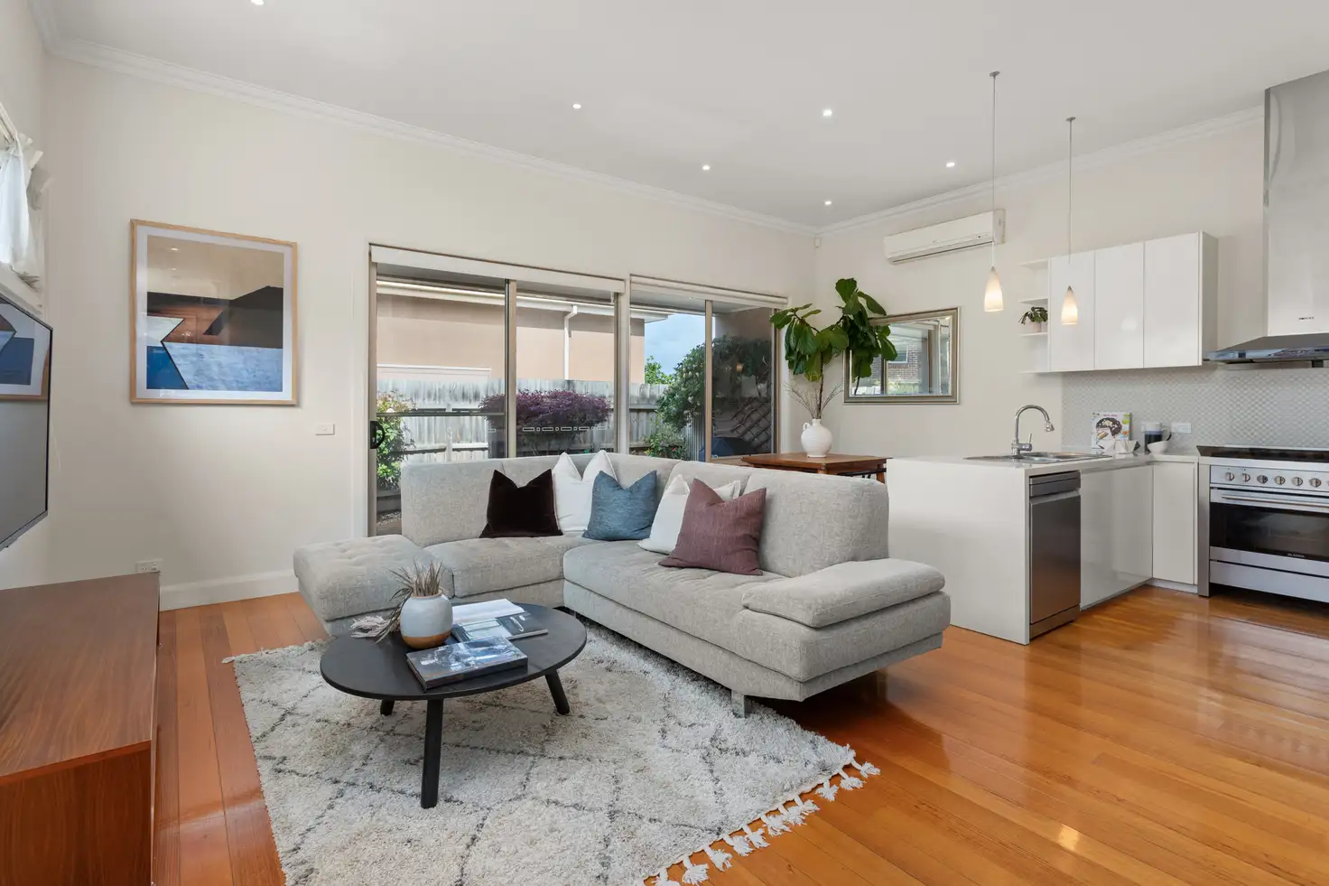 Main view of Homely townhouse listing, 2/21 Stapley Crescent, Chadstone VIC 3148