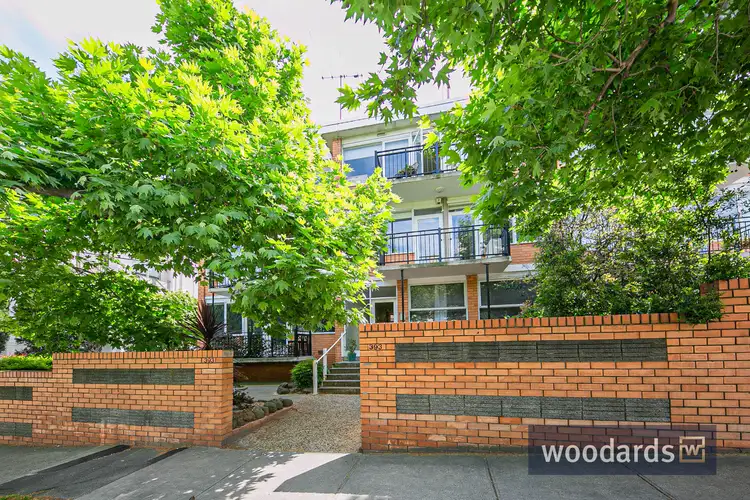 393 Toorak Road