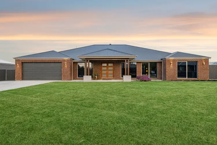 10 Monument Boulevard, Cardigan VIC 3352