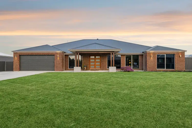 10 Monument Boulevard, Cardigan VIC 3352