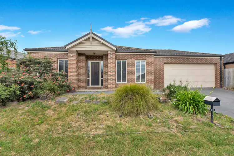 27 Belvedere Drive, Pakenham VIC 3810