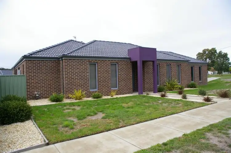 501 Clayton Street, Canadian VIC 3350
