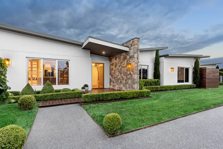 19 Ibis Gardens Court, Cardigan VIC 3352