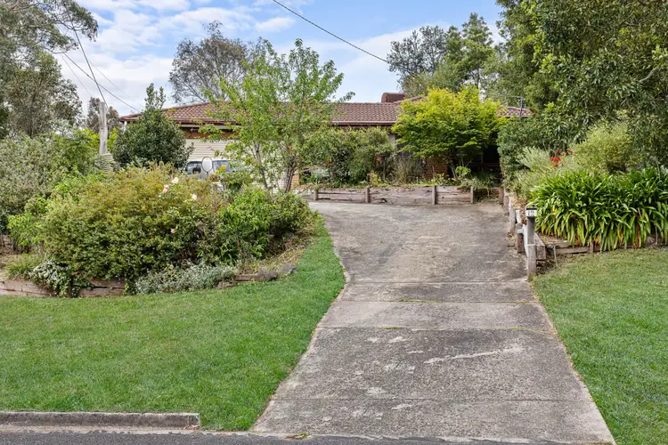 12 Marina Drive, Mount Clear VIC 3350