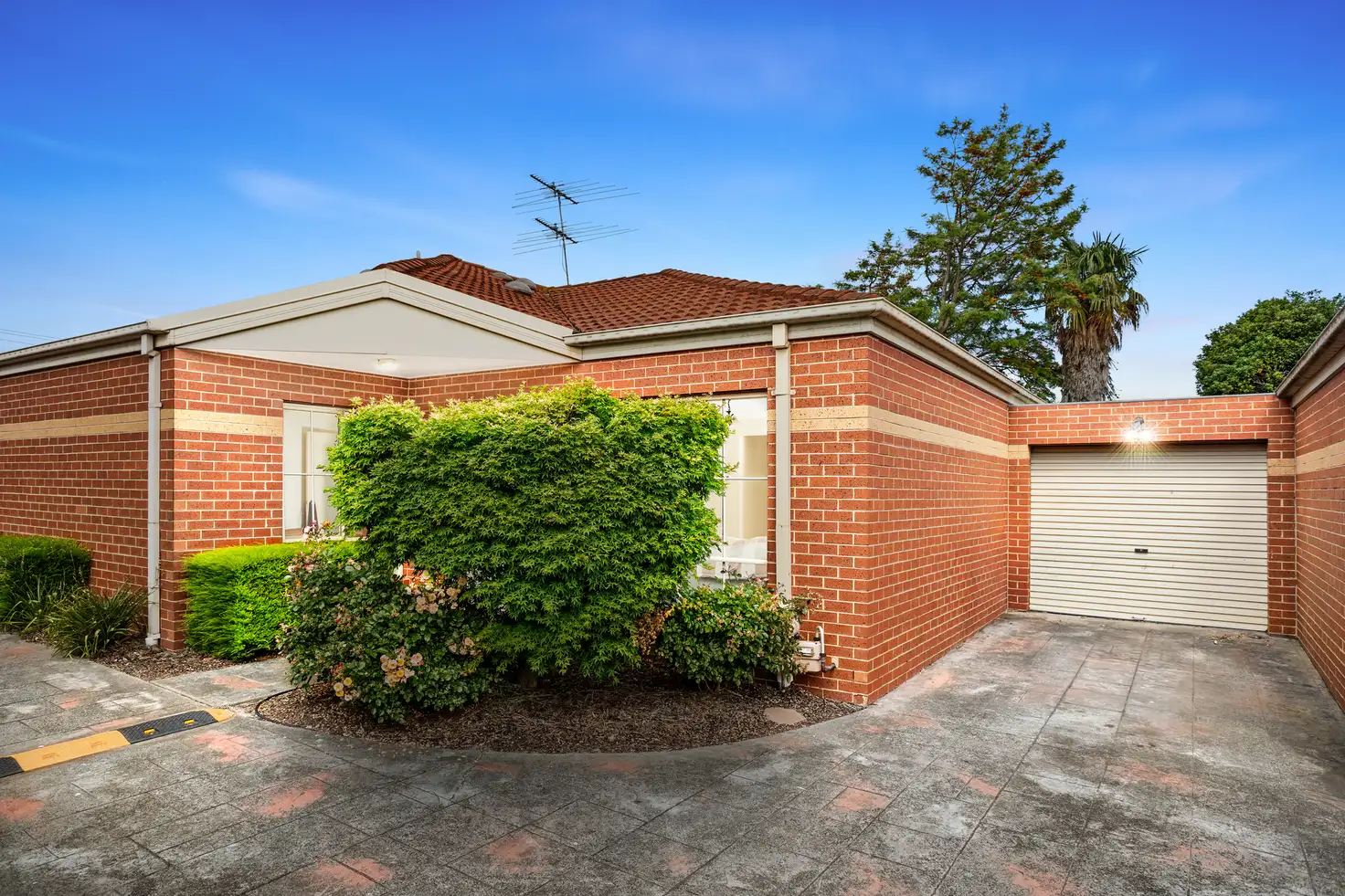 Main view of Homely villa listing, 2/7 Rae Street, Chadstone VIC 3148