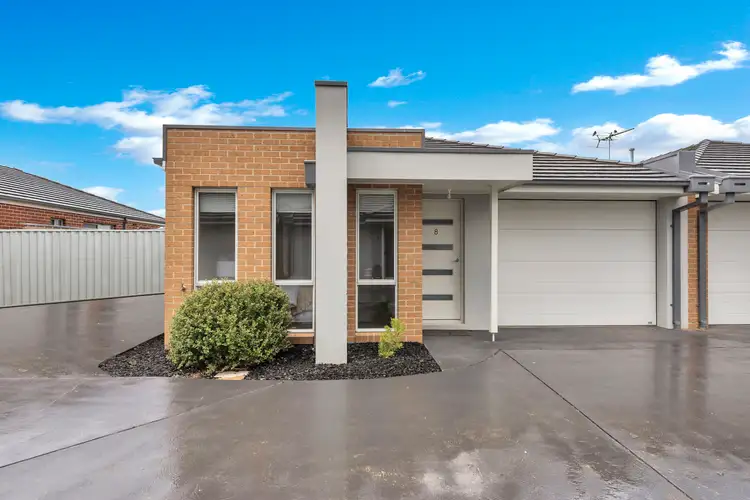 Main view of Homely unit listing, 8 Woodlet Place, Pakenham VIC 3810