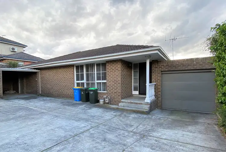 33 Donna Buang Street