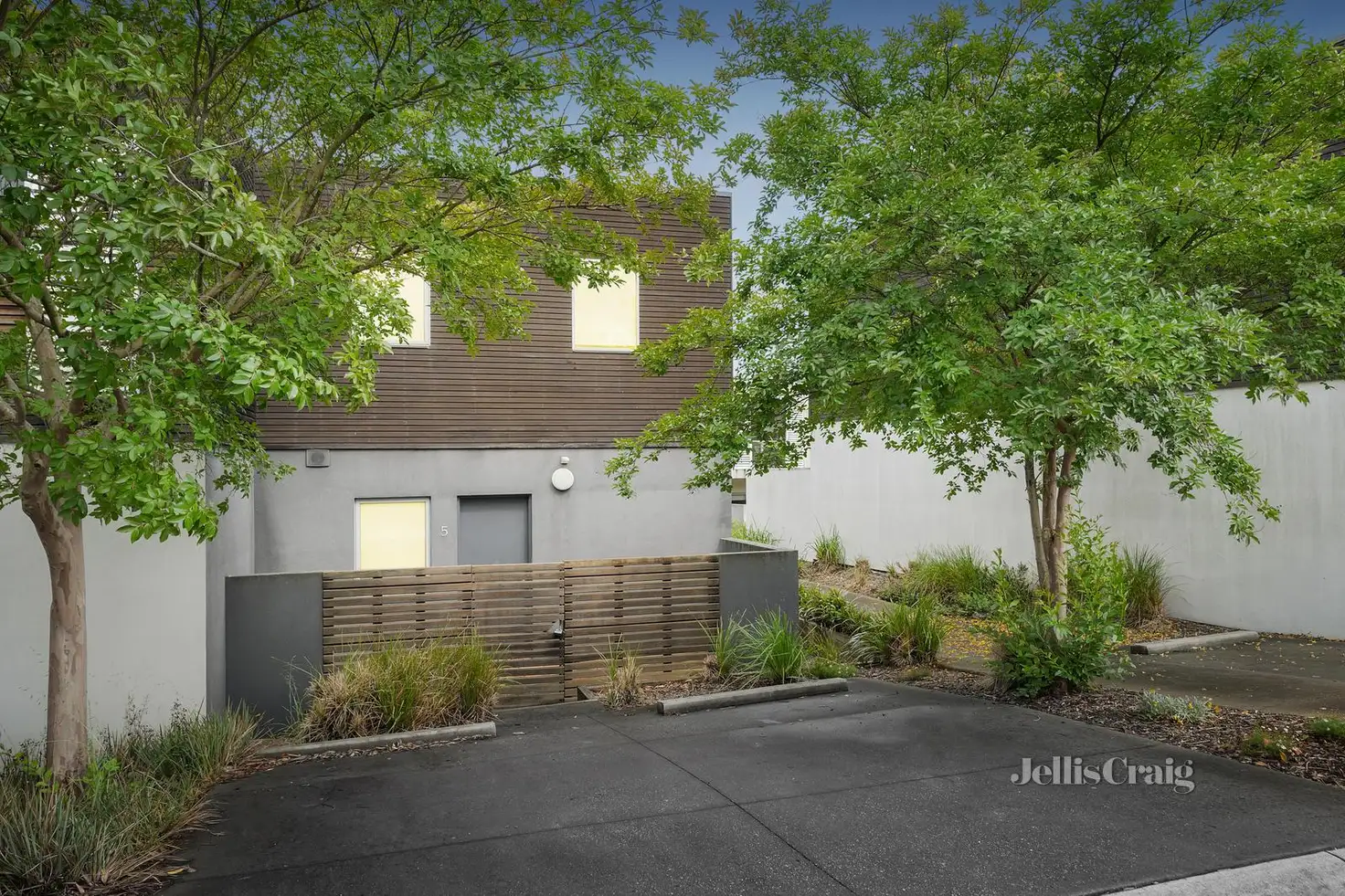 Main view of Homely townhouse listing, 5 Grasstree Way, Bundoora VIC 3083