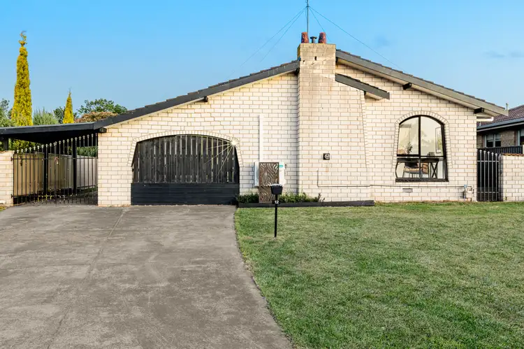 12 Harding Grove, Cardigan Village VIC 3352