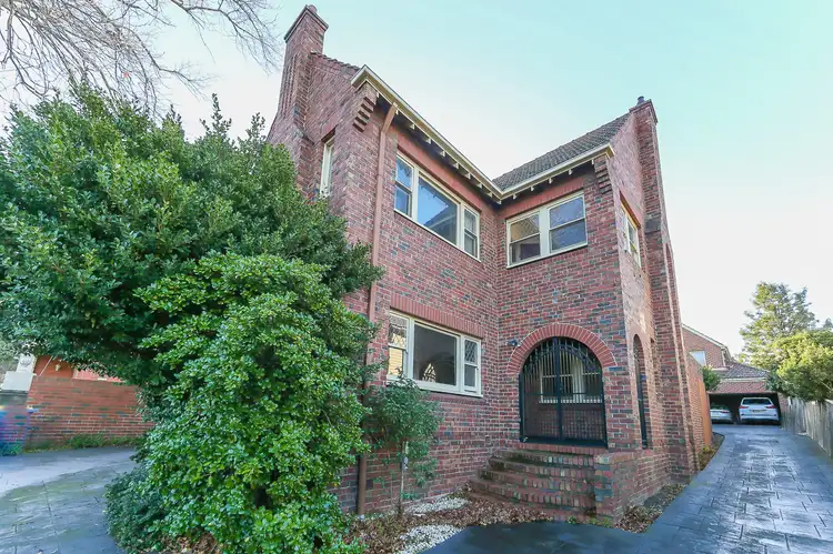 833 Toorak Road