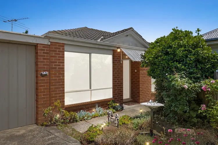 Main view of Homely unit listing, 2/17 Lilac Street, Bentleigh East VIC 3165