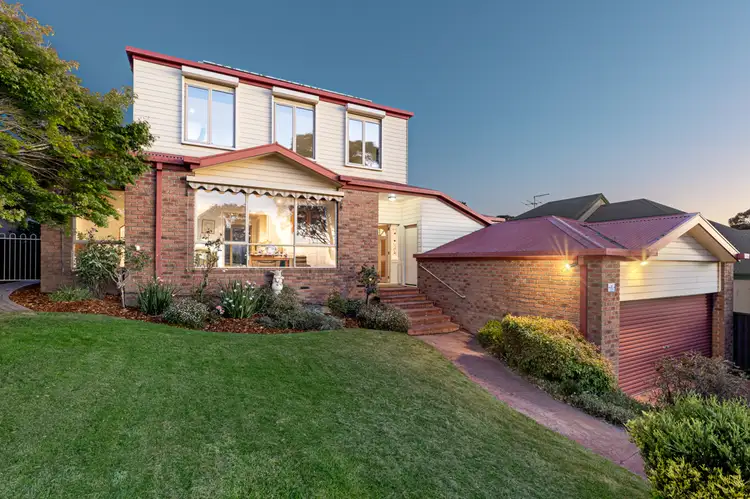 8 The Outlook, Black Hill VIC 3350