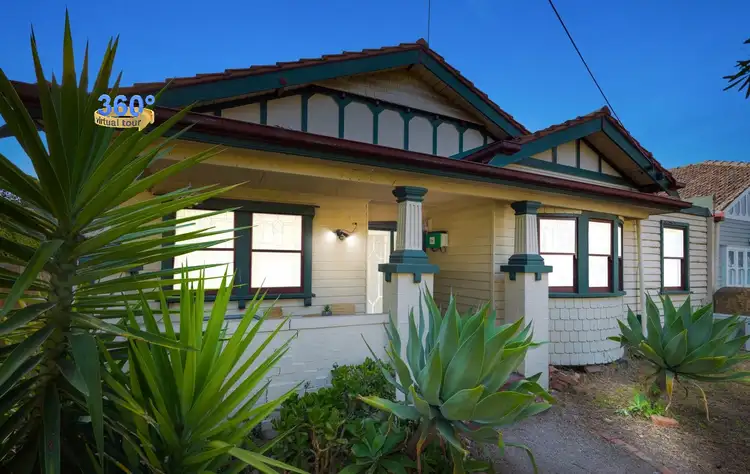 98 Waverley Street
