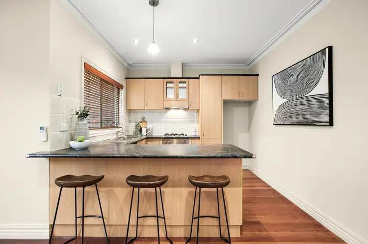 Fifth view of Homely unit listing, 2/31 Ashburn Grove, Ashburton VIC 3147