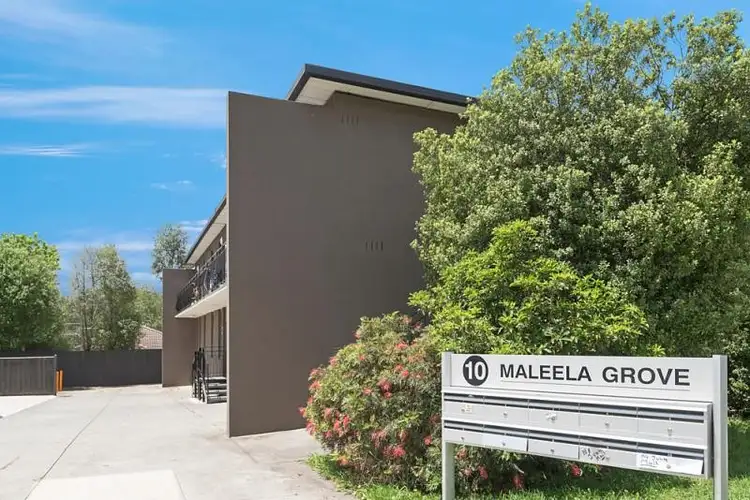 10 Maleela Grove
