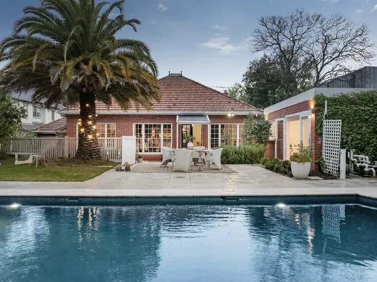 25 Chaucer Crescent, Canterbury VIC 3126