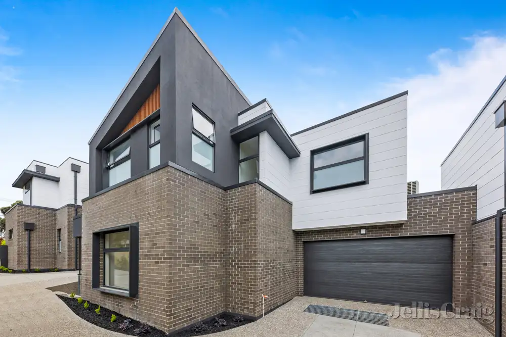 Main view of Homely townhouse listing, 2/35 Alfreda Avenue, Rosanna VIC 3084