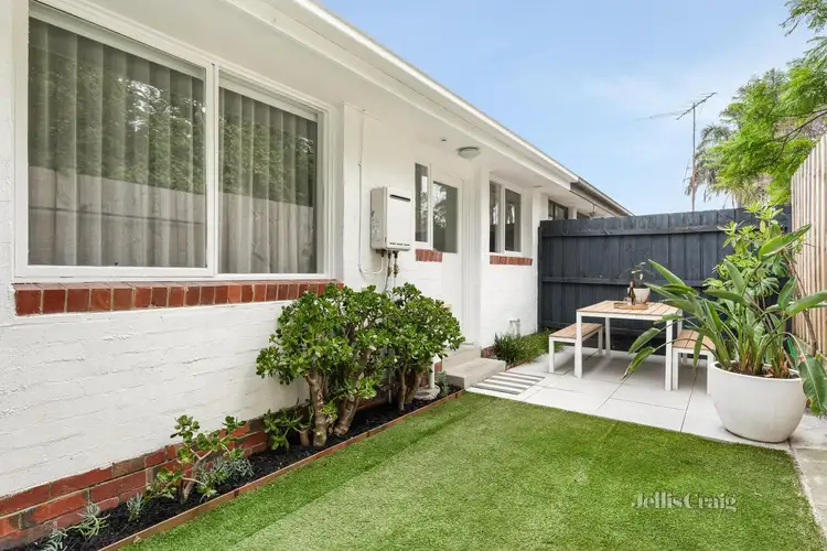 2/3 Wilkins Avenue, Beaumaris VIC 3193