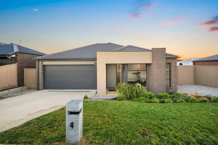 4 Pelican Drive, Winter Valley VIC 3358