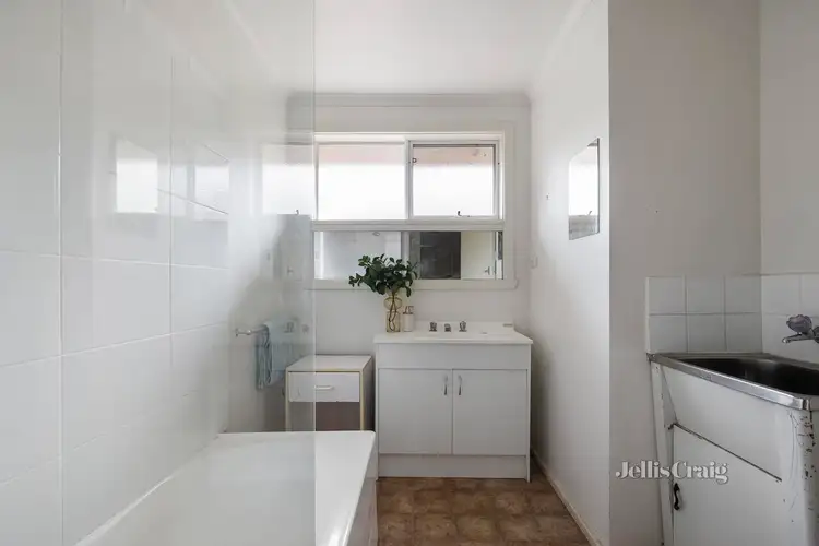 Sixth view of Homely villa listing, 2/24 Warren Road, Cheltenham VIC 3192