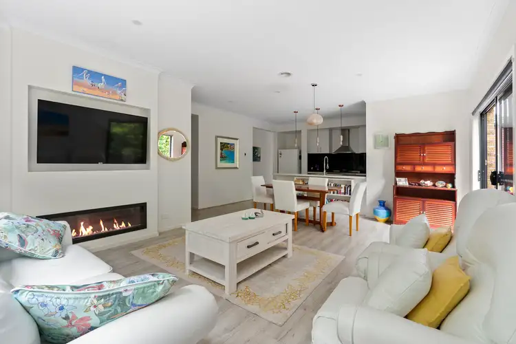 2/10 Moorfield Avenue, Rosebud VIC 3939