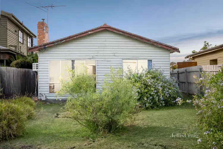 8 Holland Court, Newport VIC 3015