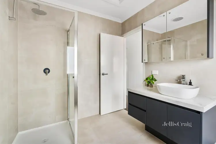 Fifth view of Homely house listing, 2/25 Strathallan Road, Macleod VIC 3085