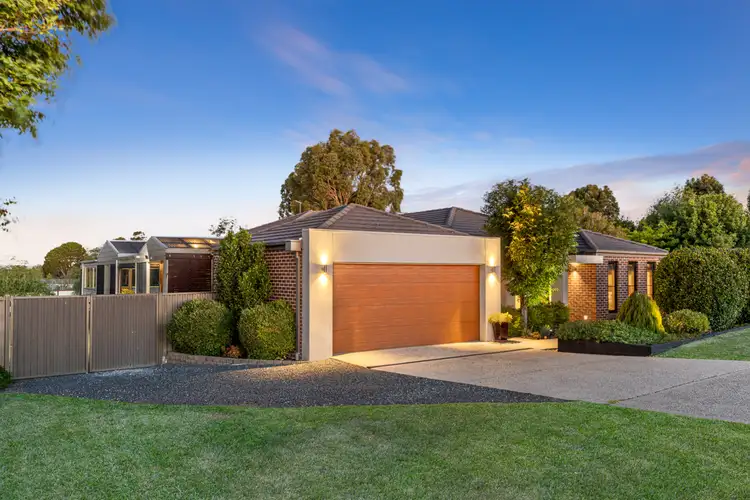 11 Lyttle Crescent, Cardigan Village VIC 3352