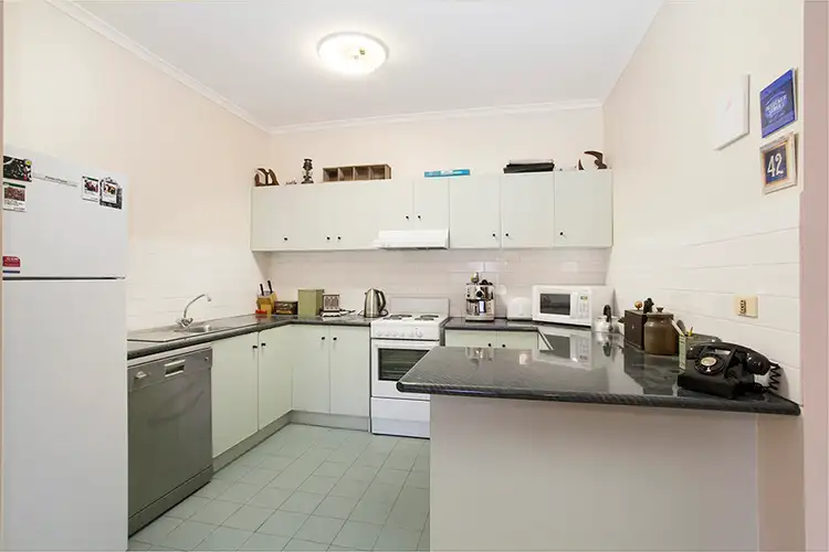 25 Barkly Street