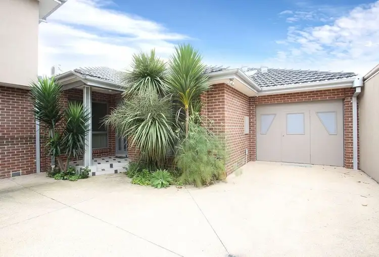 Main view of Homely townhouse listing, 2/32 Moylan St, Bentleigh East VIC 3165