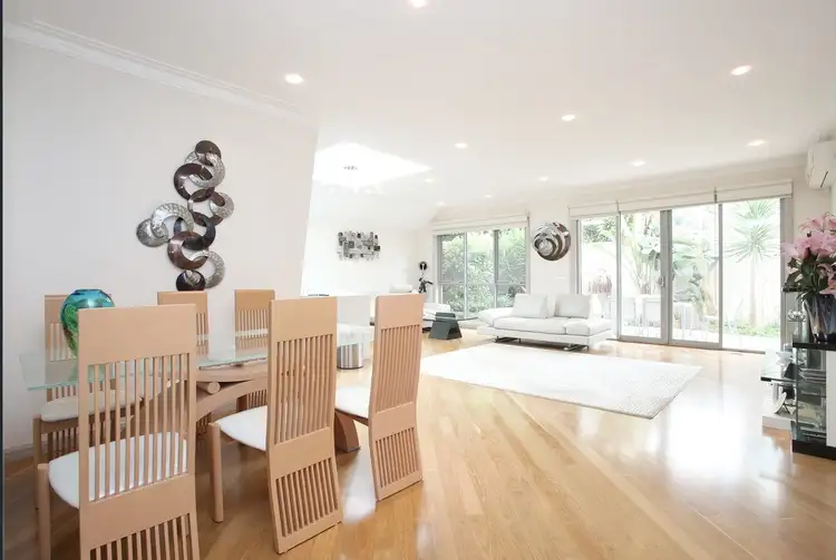 Second view of Homely townhouse listing, 2/32 Moylan St, Bentleigh East VIC 3165