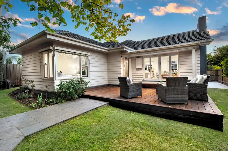 2 Linden Street, Blackburn VIC 3130