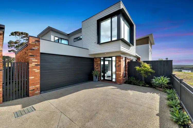 2/136 Mccurdy Road, Herne Hill VIC 3218