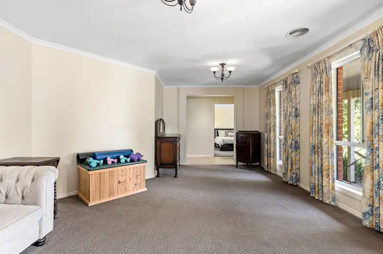 Sixth view of Homely house listing, 2 Xavier Court, Ballarat East VIC 3350