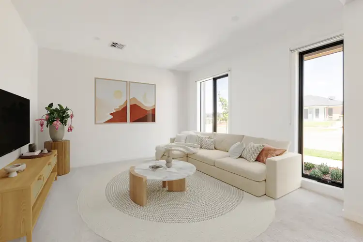92 Holyoake Parade, Manor Lakes VIC 3024