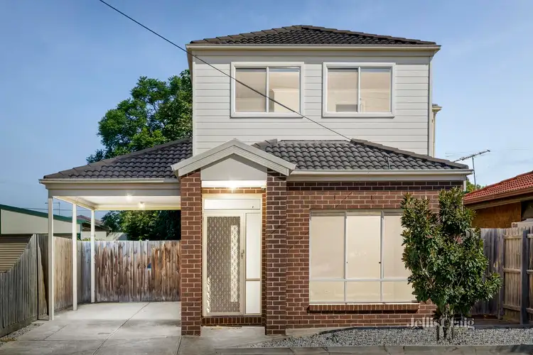 1A Minogue Crescent