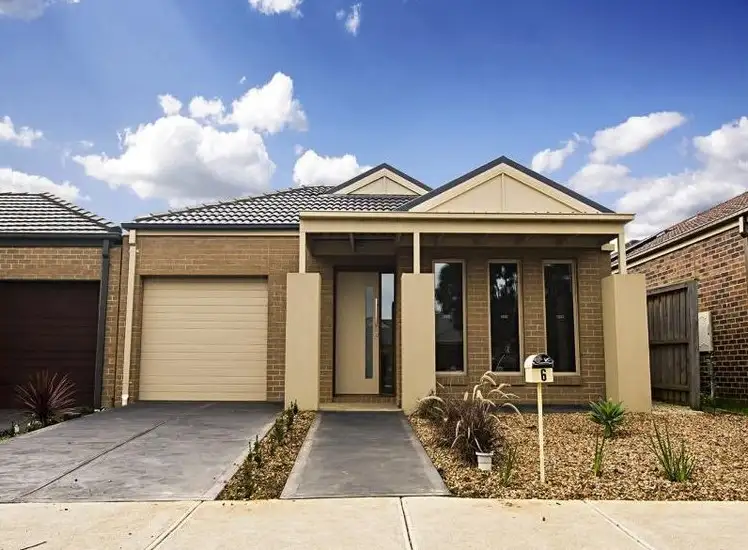 6 Woodstock Drive