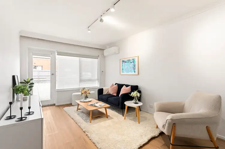 4/4 Kokaribb Road, Carnegie VIC 3163